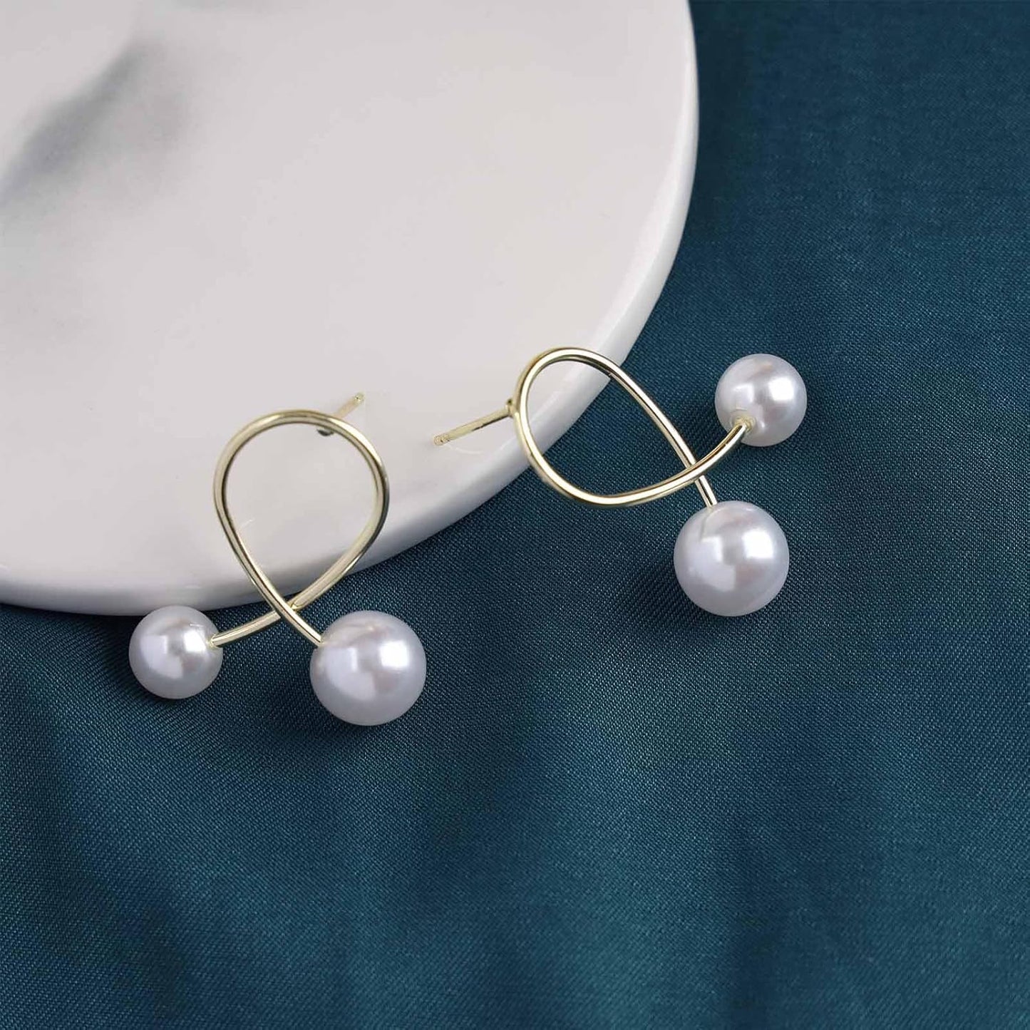 Vintage Pearl Drop Earrings Gold Pearl Stud Earrings Boho Tiny Pearl Earrings Pearl Wedding Earrings Jewelry for Women